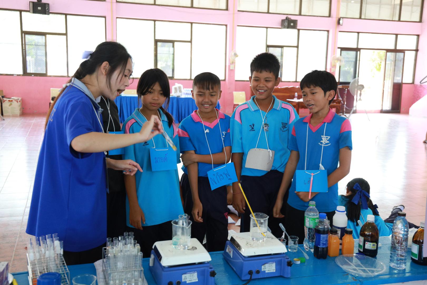 285. วันที่ 27 มกราคม 2569 โปรแกรมวิชาวิทยาศาสตร์ทั่วไป ได้จัดค่ายสเต็มศึกษาให้กับนักเรียนชั้นประถมศึกษาปีที่1-6 ณ โรงเรียนอนุบาลคลองขลุง จ.กำแพงเพชร